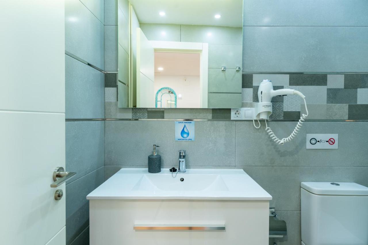 Locksmith Apartment - Park Option Sevilla Exteriör bild